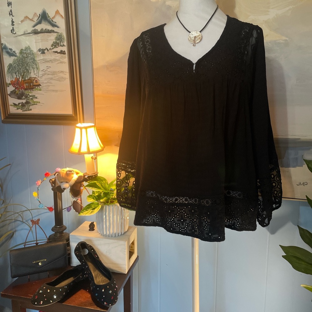 Chic Black Lace Women's Blouse